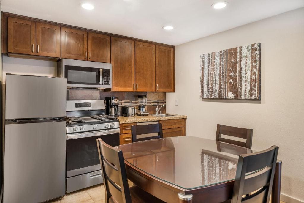 One-Bedroom King Suite with Sofa Bed room - Image 2