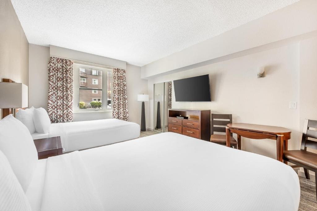 Queen Studio with Kitchenette room - Image 2
