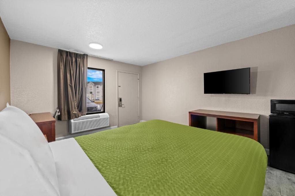 Queen Room - Non Smoking/Exterior Corridor room - Image 3