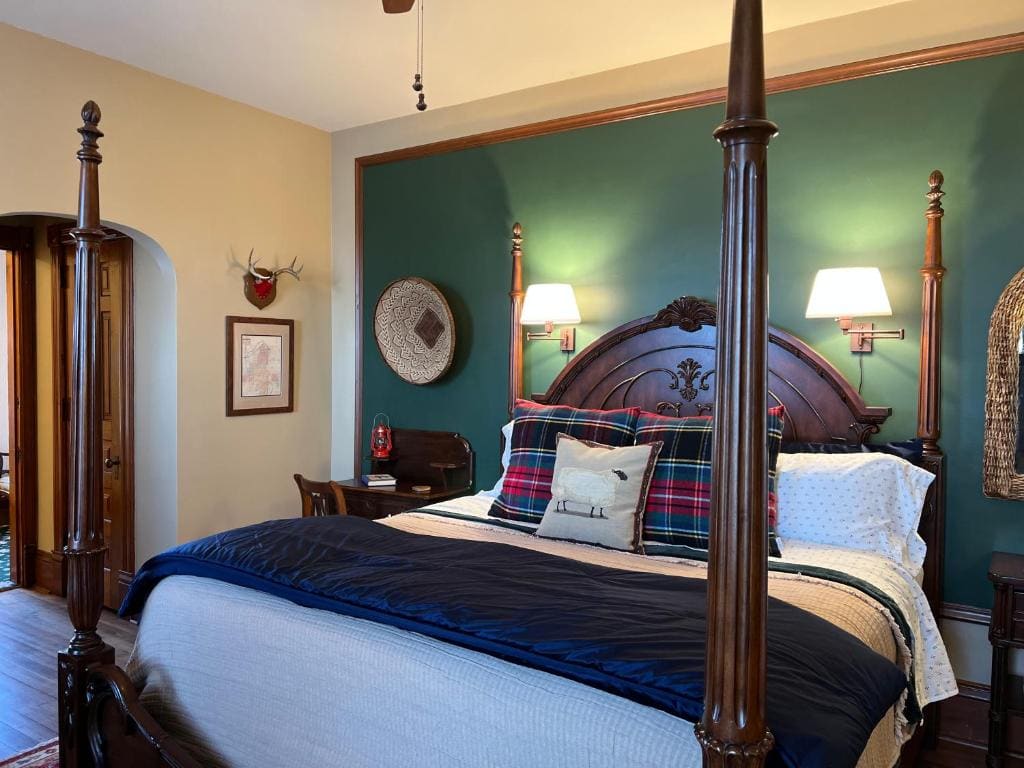 King Suite room - Image 2
