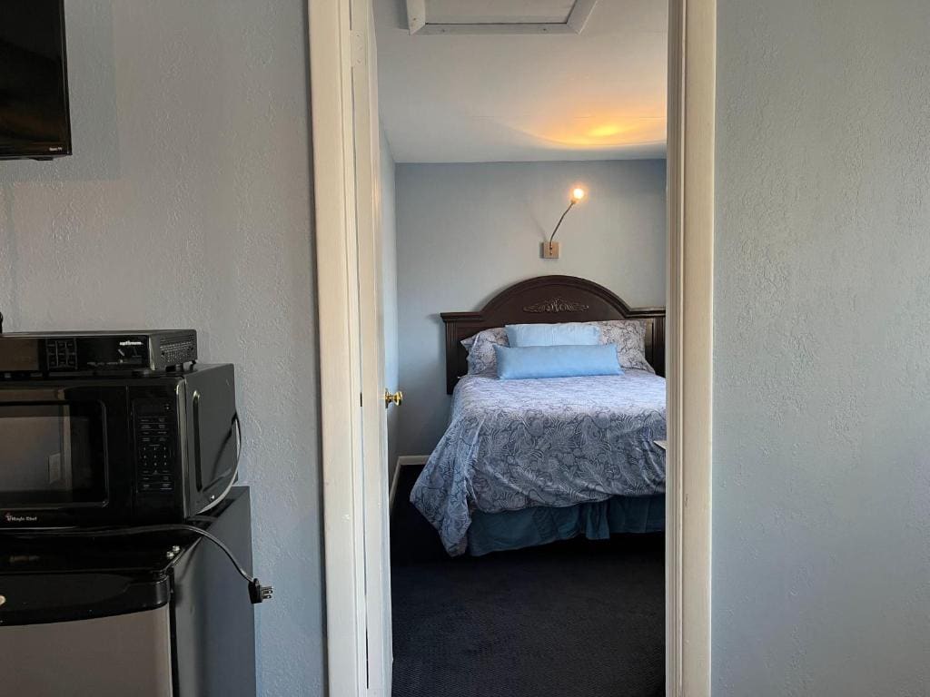 Classic Quadruple Room room - Image 2