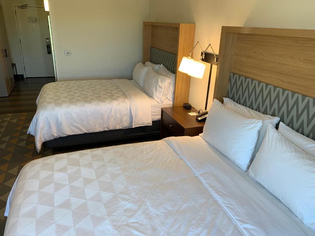 Standard Room with Two Queen Beds room - Image 3