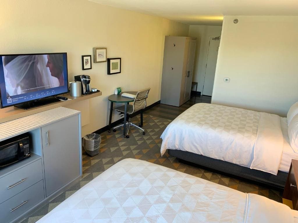 Standard Room with Two Queen Beds room - Image 1