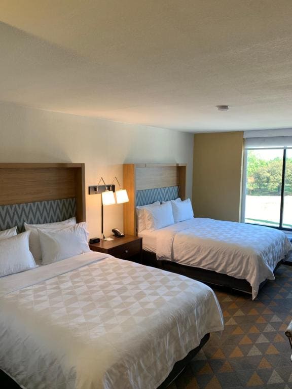 Standard Room with Two Queen Beds room - Image 2
