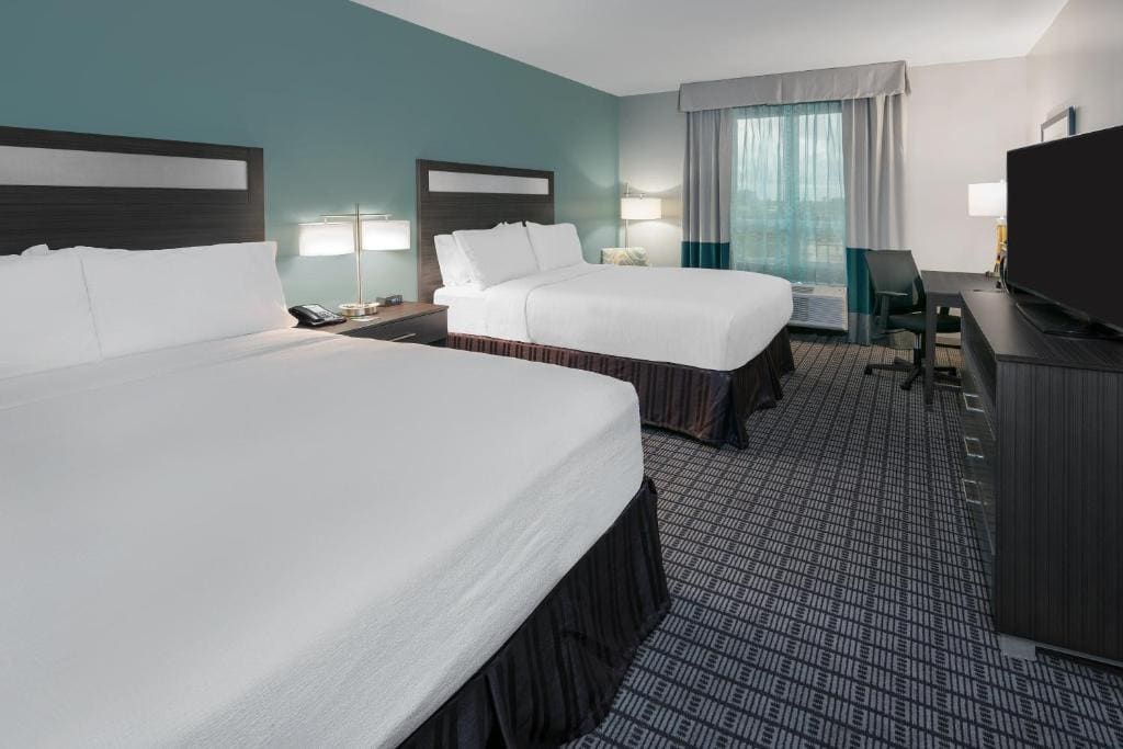 Standard Room with Two Queen Beds room - Image 1