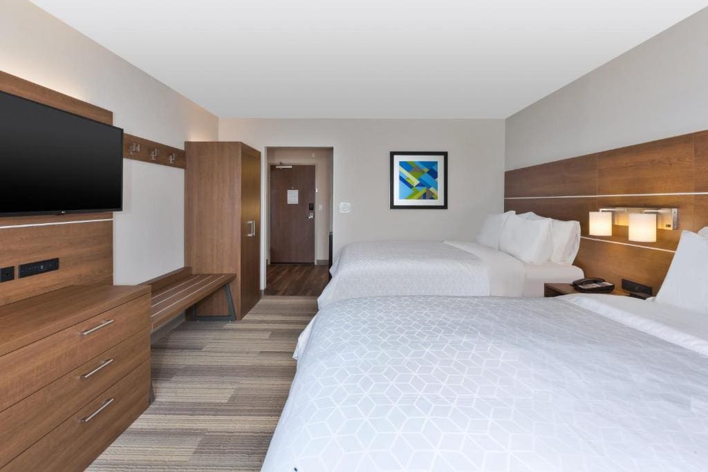 Standard Room with Two Queen Beds room - Image 1
