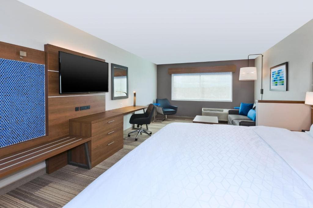 King Suite with Sofa Bed room - Image 1