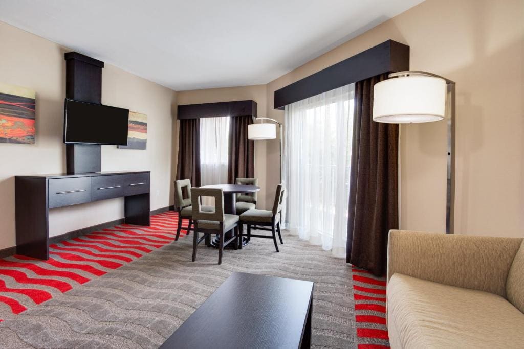 One-Bedroom Suite room - Image 1