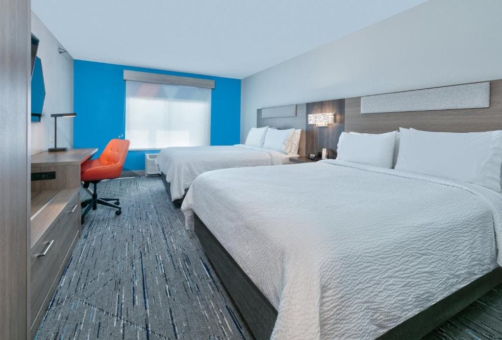Standard Queen Room with Two Queen Beds room - Image 2