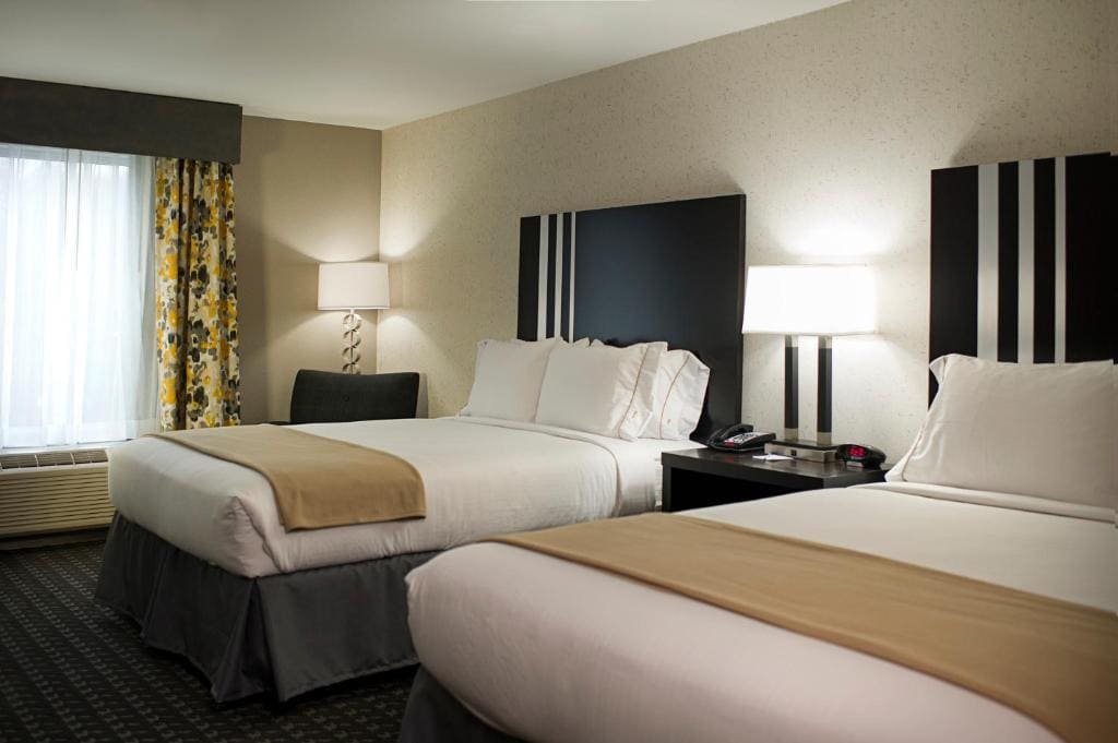 Standard Room with Two Queen Beds room - Image 1