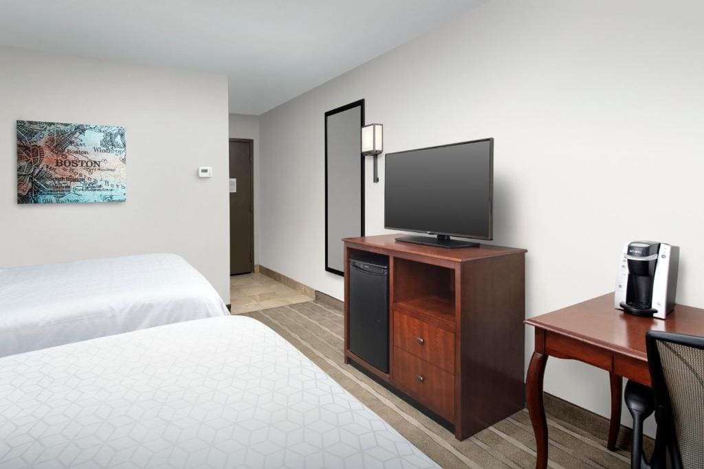Double Room with Two Double Beds - Hearing Accessible - Non-Smoking room - Image 1