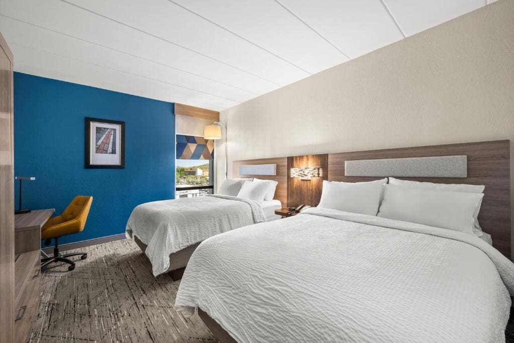 Standard Queen Room with Two Queen Beds room - Image 3