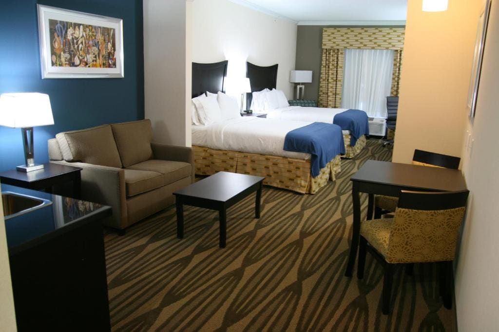 Deluxe Double Suite with Sofa Bed room - Image 1