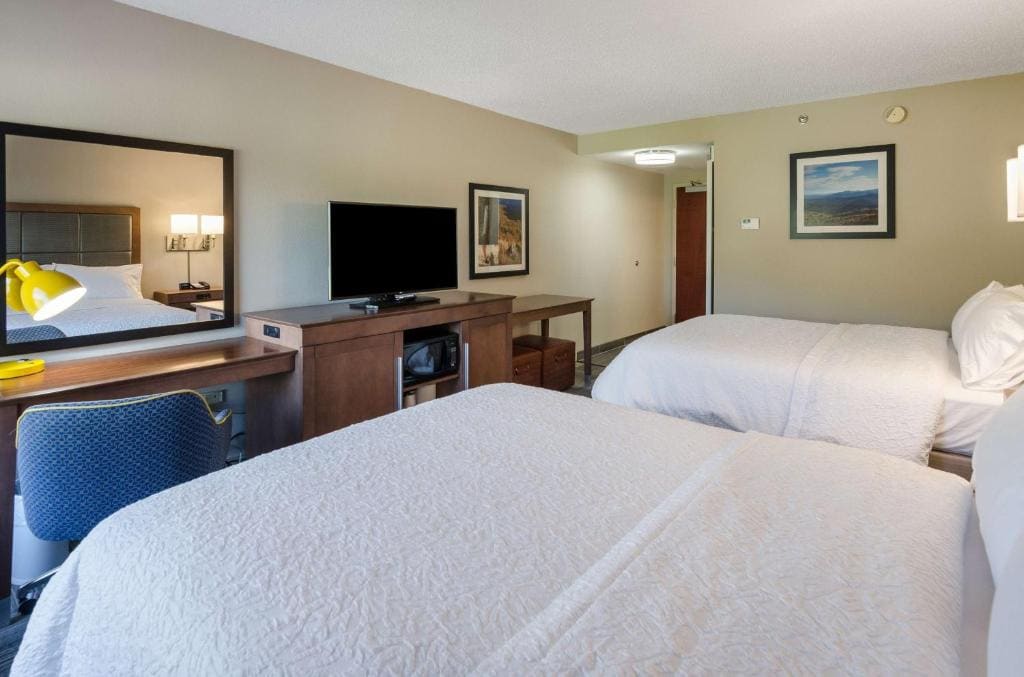 Queen Room with Two Queen Beds - Non-Smoking room - Image 1