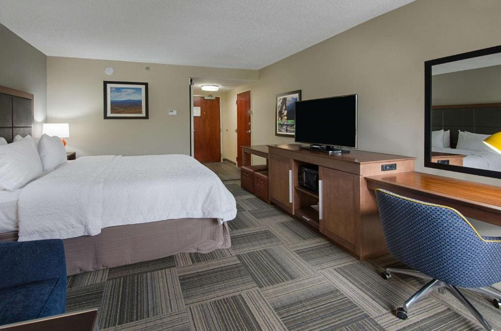 King Room with Sofa Bed - Non-Smoking room - Image 3