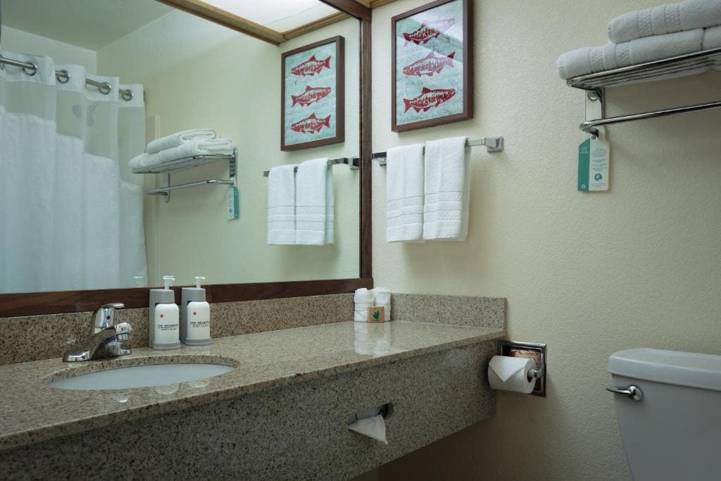 The Redwood King Suite room - Image 2