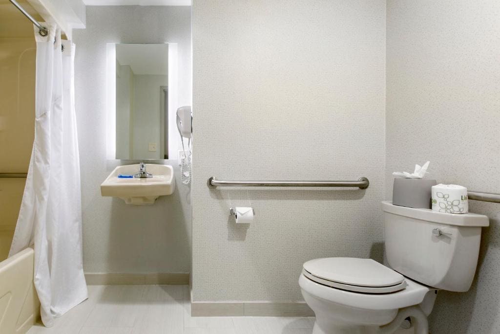 Queen Room - Disability Access room - Image 1