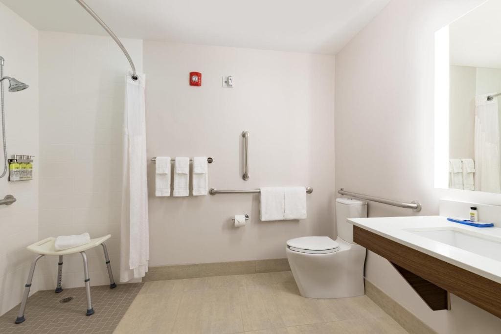 Queen Suite with Two Queen Beds and Accessible Tub/Shower - Disability Access/Non-Smoking room - Image 1