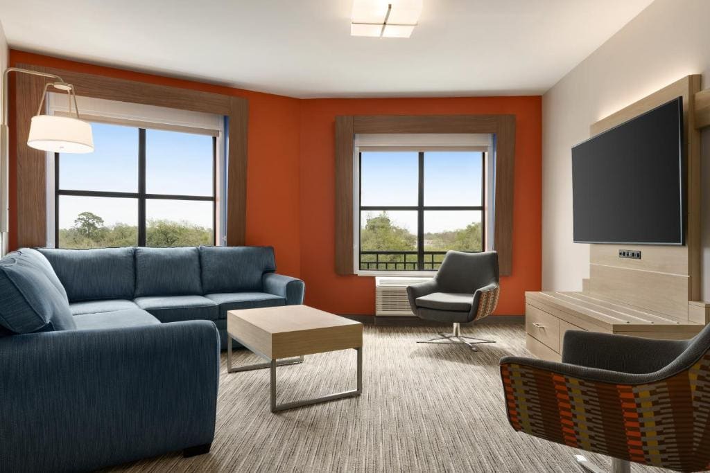 One-Bedroom King Suite room - Image 1