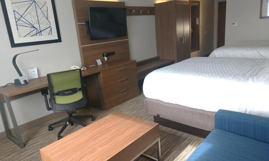 Standard Queen Room with Sofa Bed room - Image 1
