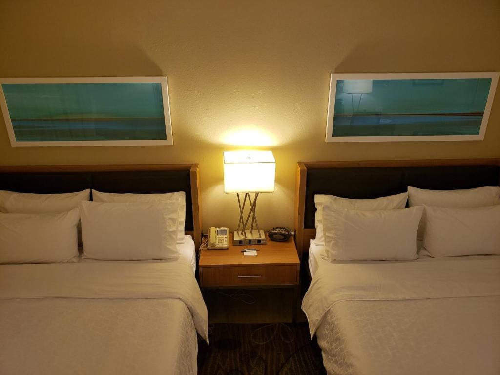 Standard Room with Two Queen Beds room - Image 1