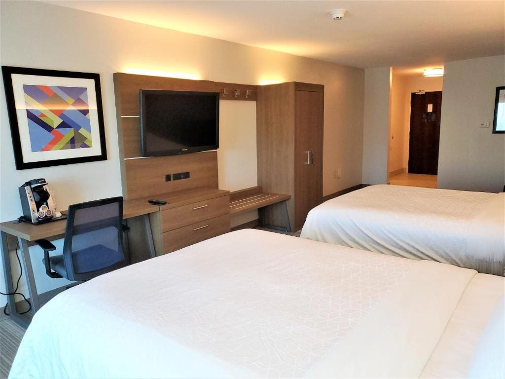 Standard Room with Two Queen Beds room - Image 1