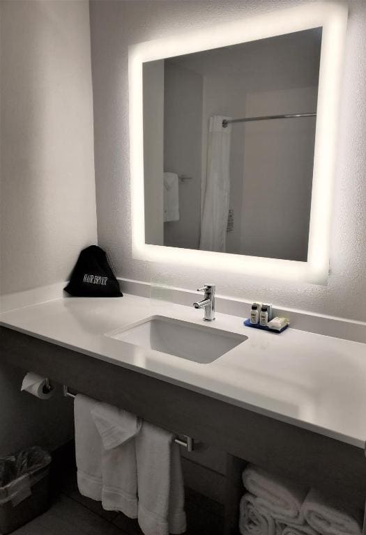 Queen Suite with Two Queen Beds room - Image 2