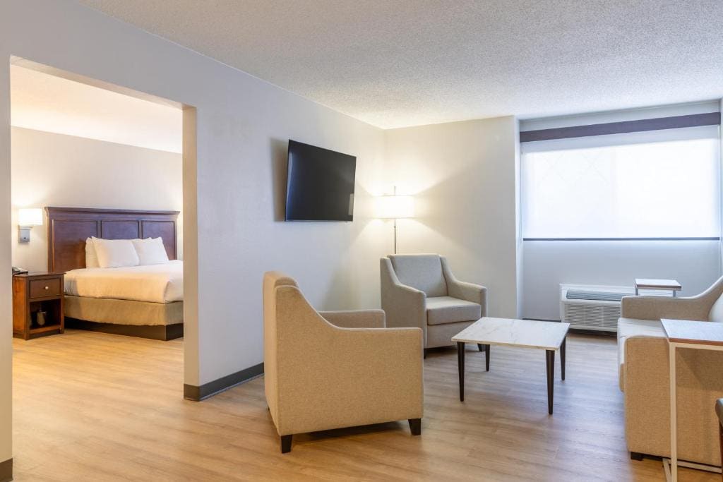 King Suite with Sofa Bed - Non-Smoking room - Image 1