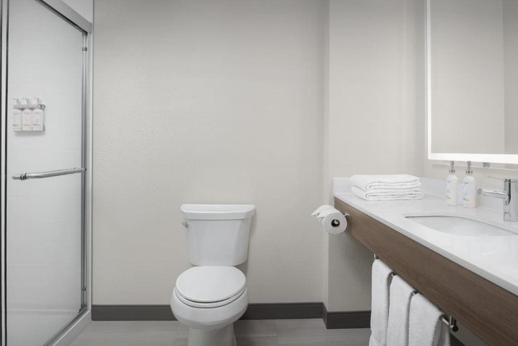 Standard King Room room - Image 3