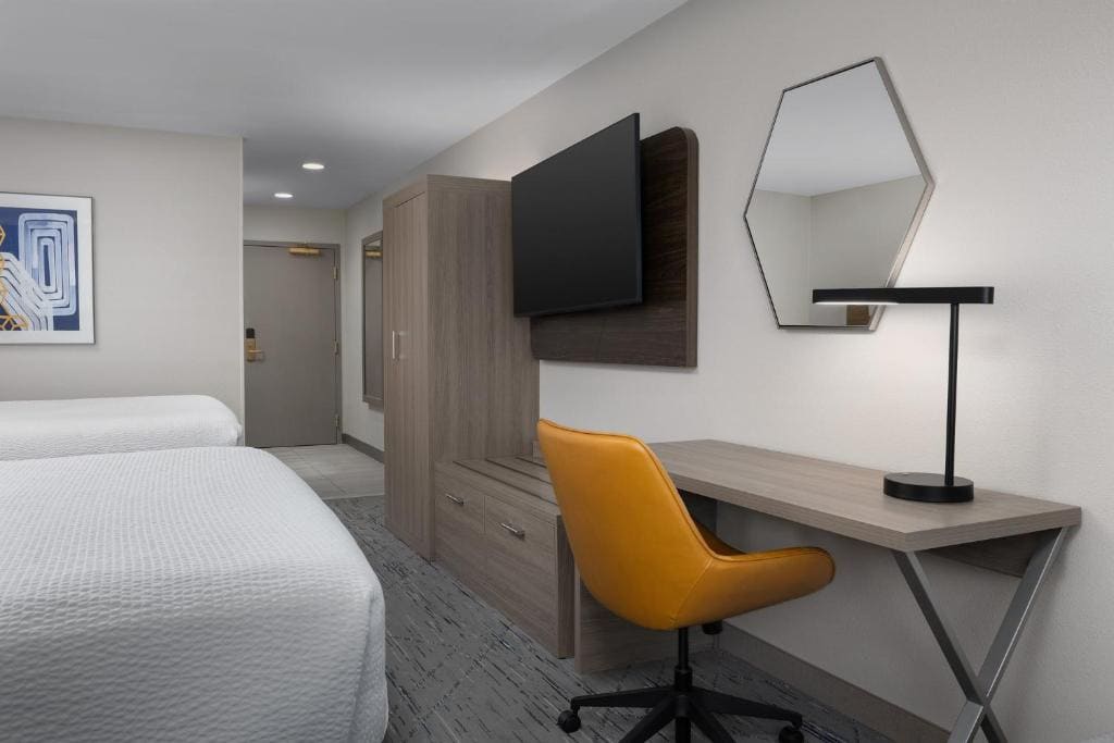 Standard Room with Two Queen Beds room - Image 1