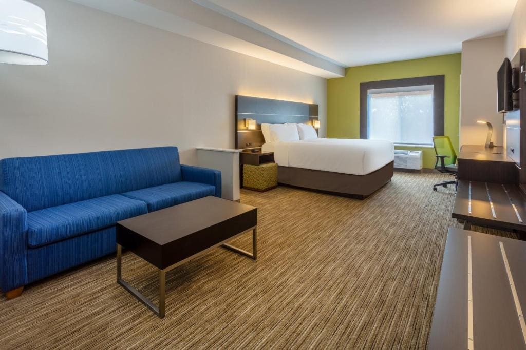 King Suite with Sofa Bed room - Image 1