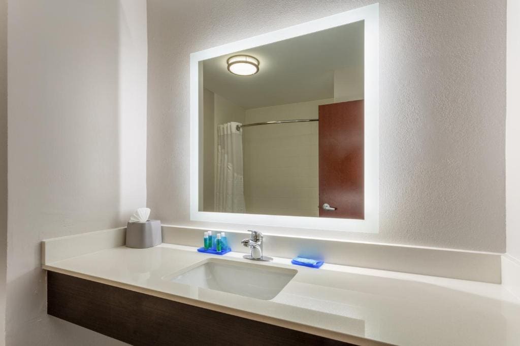 Standard King Room room - Image 3