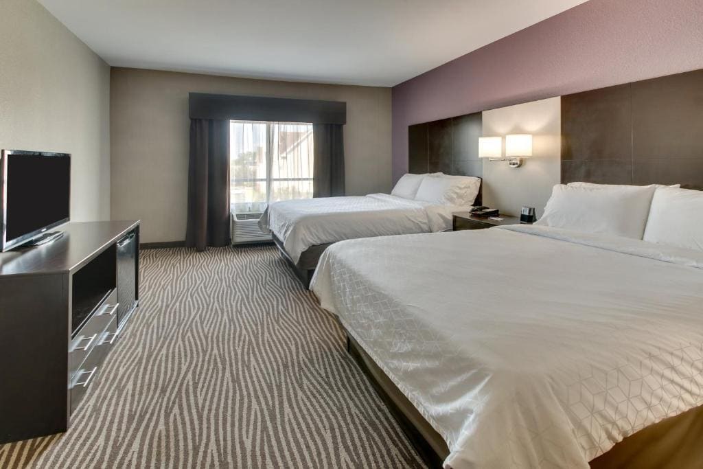 Standard Room with Two Queen Beds room - Image 1