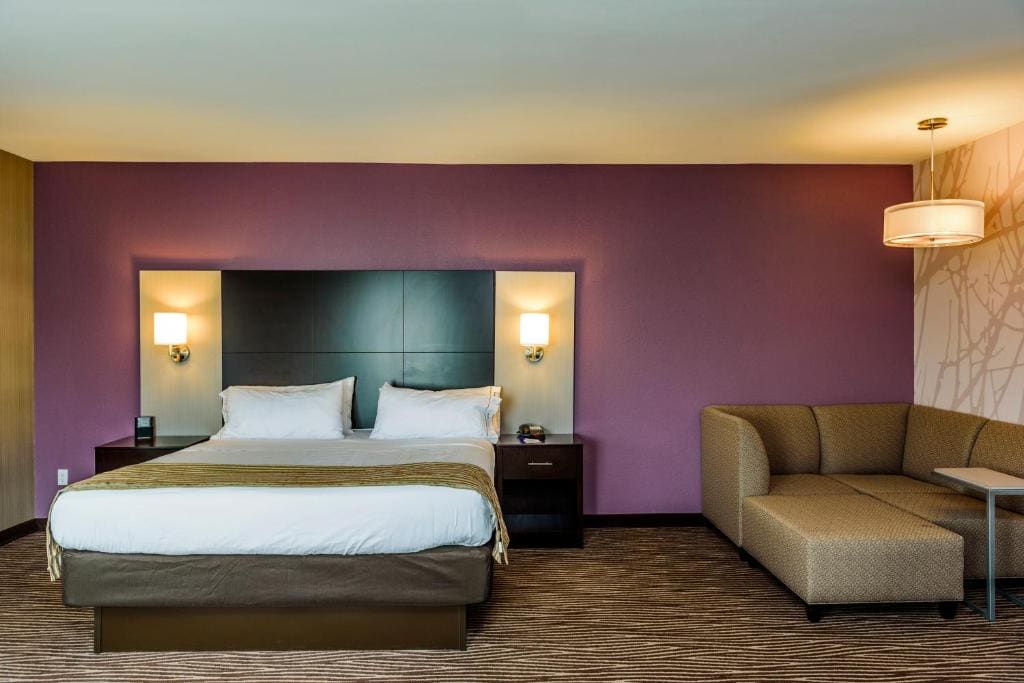 Standard King Room with Sofa Bed room - Image 1