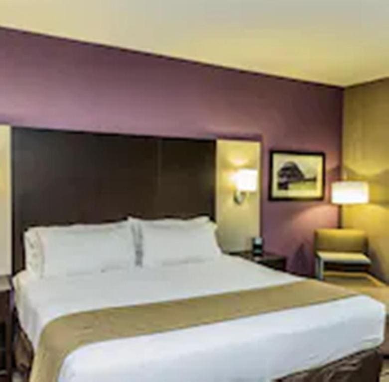Standard King Room with Extra Floor Space room - Image 2