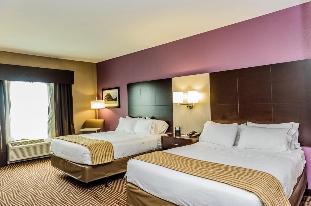 Standard Room with Two Queen Beds room - Image 2