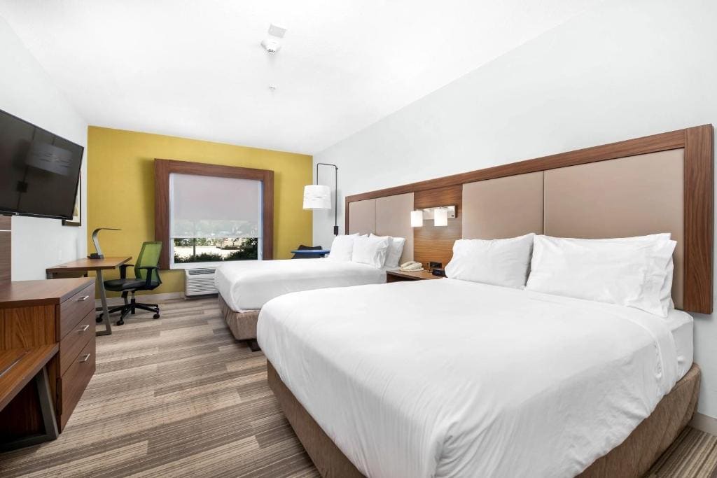 Standard Queen Room with Two Queen Beds room - Image 1