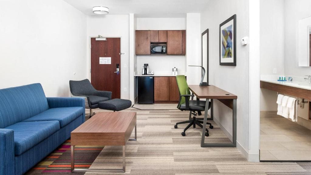 Queen Suite with Two Queen Beds and Additional Living Area room - Image 3