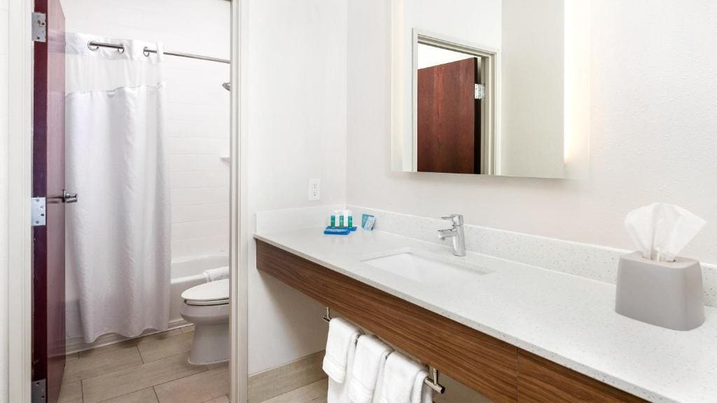Queen Suite with Two Queen Beds and Additional Living Area room - Image 2
