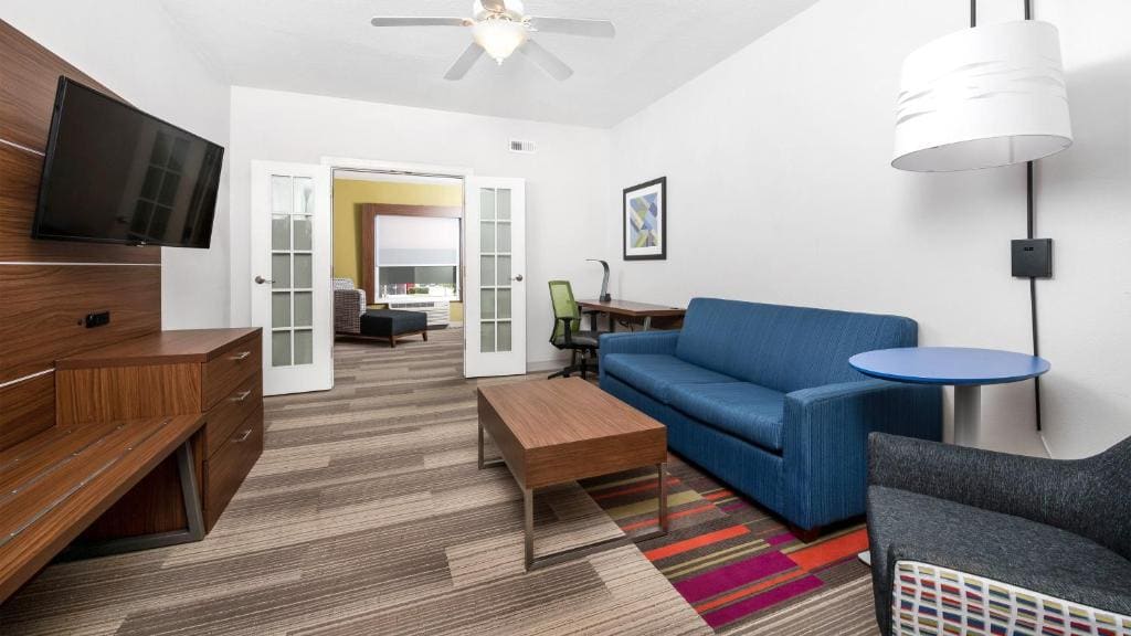 King Suite with Sofa Bed - Non-Smoking room - Image 1