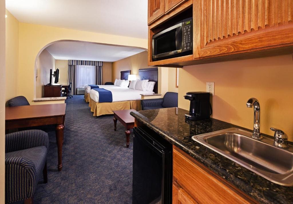 Suite with Two Beds - Non-Smoking room - Image 1