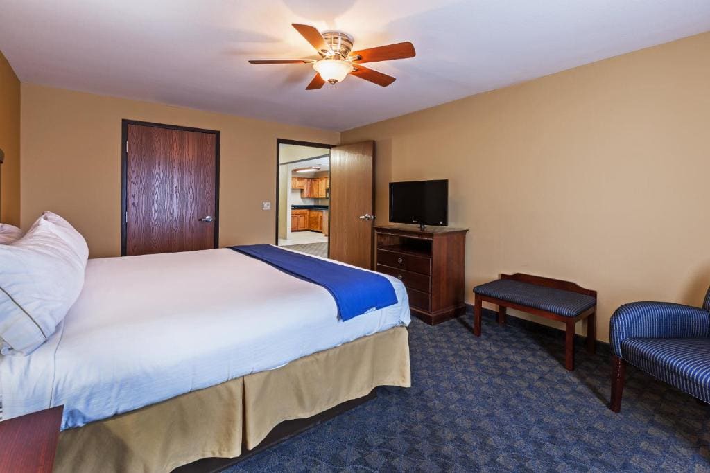 Two-Bedroom Suite room - Image 1