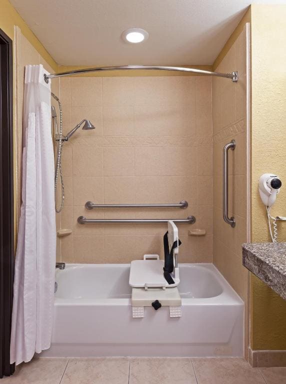 King Studio Suite with Mobility Accessible Tub - Non-Smoking room - Image 2