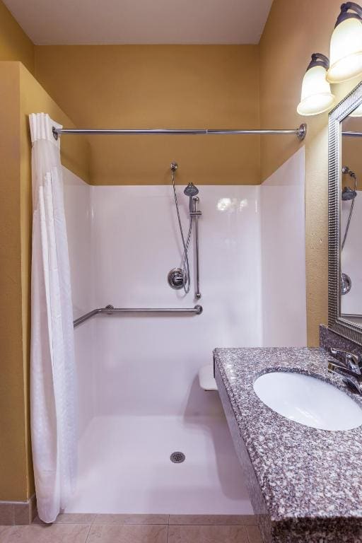Suite with Mobility Accessible Roll In Shower - Non-Smoking room - Image 1