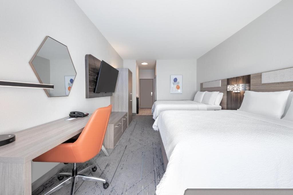 Standard Room with Two Queen Beds room - Image 1