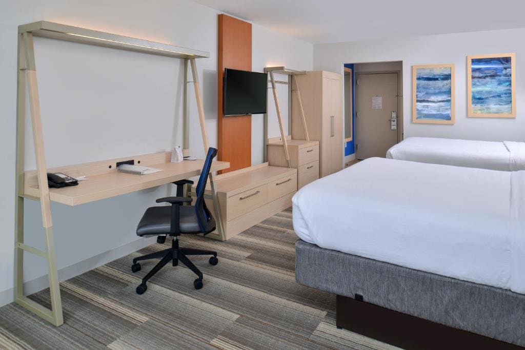 Standard Room with Two Queen Beds room - Image 1