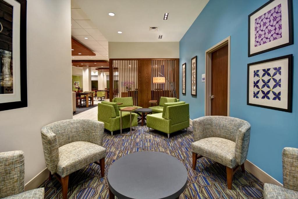 Standard Queen Room with Two Queen Beds, Balcony and Beach View room - Image 2