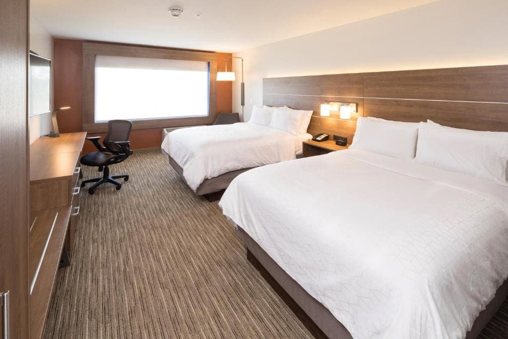 Standard Room with Two Queen Beds room - Image 2