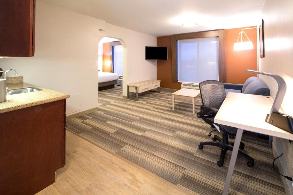 King Suite with Spa Bath room - Image 2