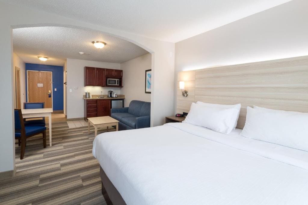King Suite room - Image 2